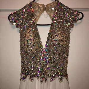 Size 2 prom dress. Beautiful jewels